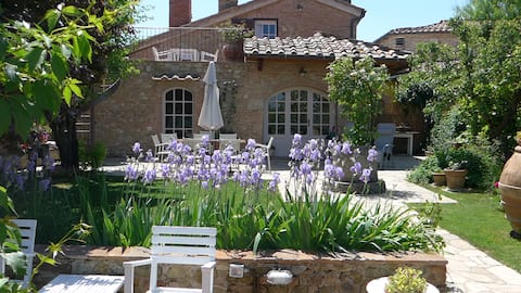 Leo Romantic House House
