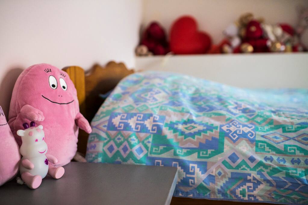 EN
Sleep well, Barbapapa will keep away the monsters :-)
FR
Dormez tranquille, Barbapapa veille sur vous ! (veilleuse en libre service également)