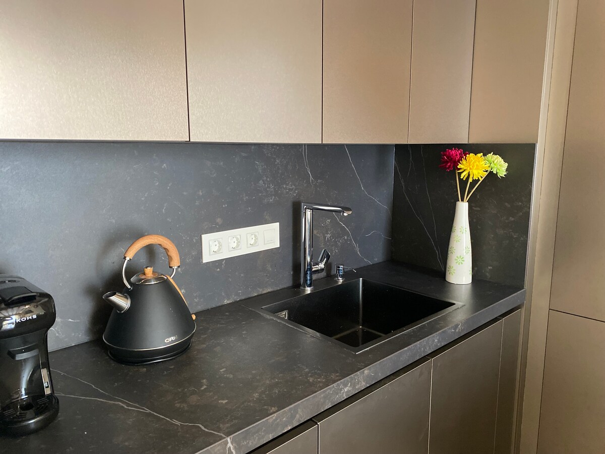 Popular Airbnb listing: innCadiz. CONDE CASA BRUNET PALACE in Cádiz