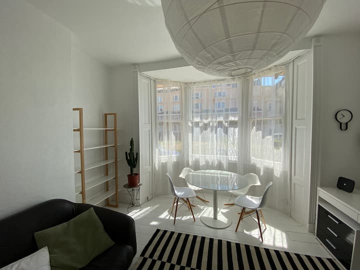 Excellent Location With Beautiful Sea View - Hove
