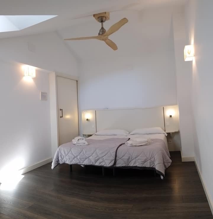 Velika prostorija s ventilatorom u ćeliji 