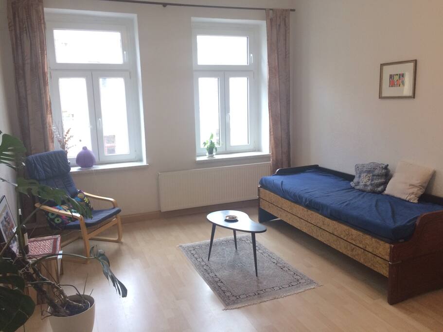 Großes Gästezimmer mit Sofa