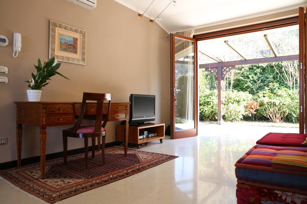 MAIN ROOM