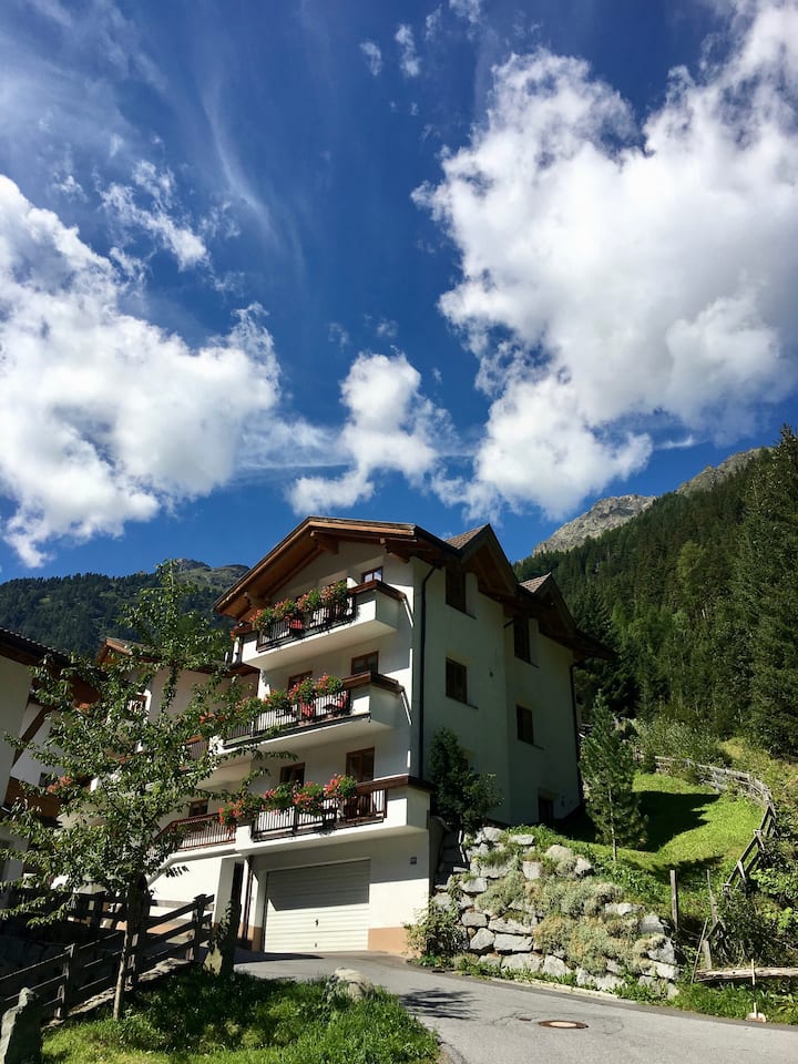 Pleasant apartment for two in quiet Kaunertal, Wi-Fi