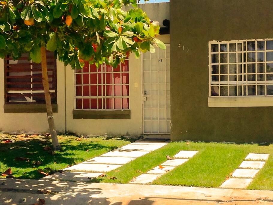 Vista frontal de la casa