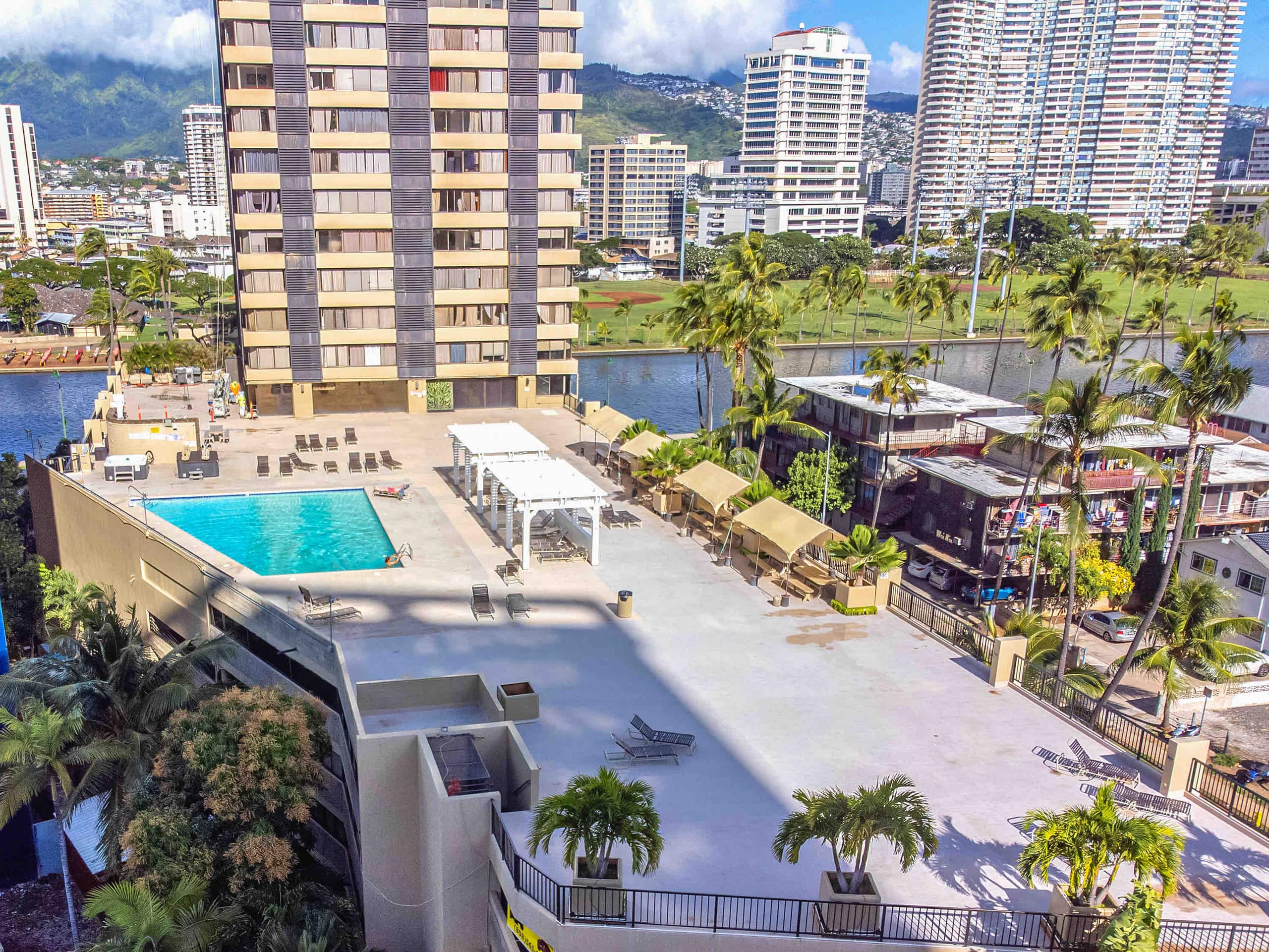 Condo in Honolulu · ★4.72 · Studio · 2 beds · 1 private bath - Image 37