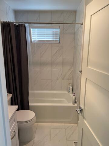 Upscale Modern 3BD Townhouse – Walk to Stadium gallery image 5