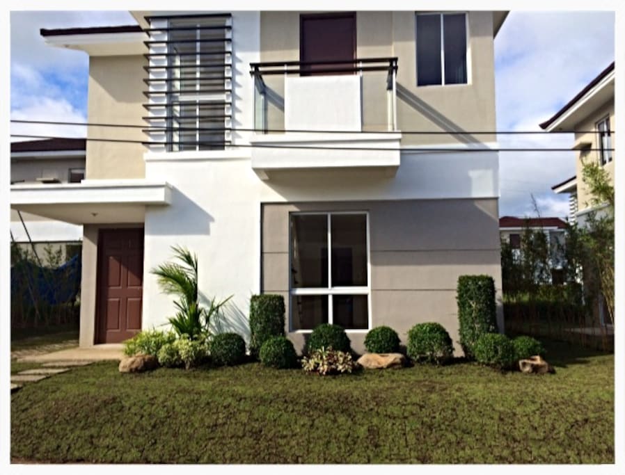 3BR House with Garden, Carpark and Outside Seating