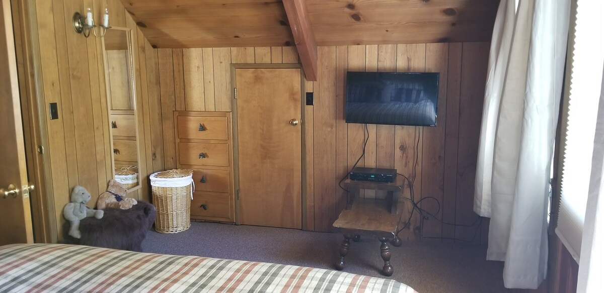 Спална соба бр. 2 има сопствен телевизор 
