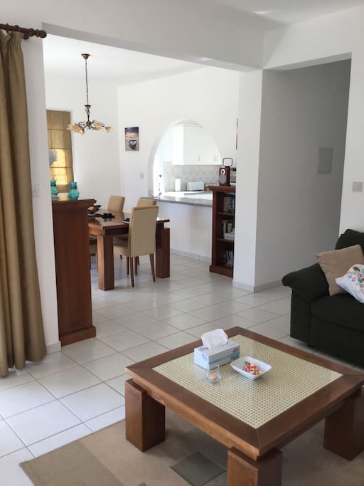 Lounge / Dining area