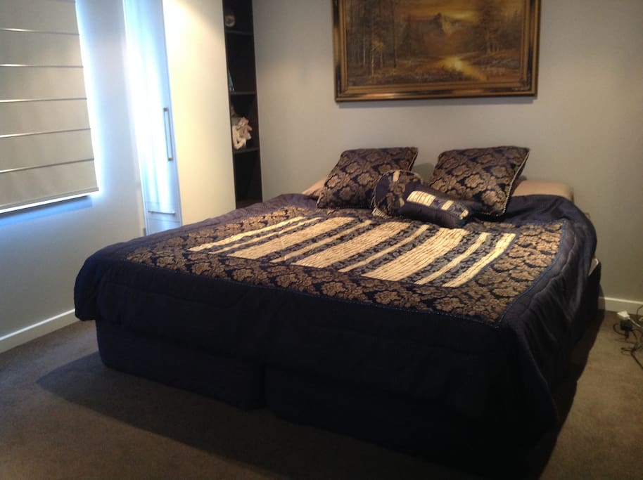Super King bed - can be split into two king singles