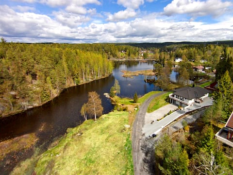 Lakeside Hideaway-Spa-Family friendly-Modern House