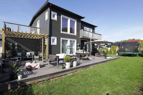 Seaside house on idyllic Husøy