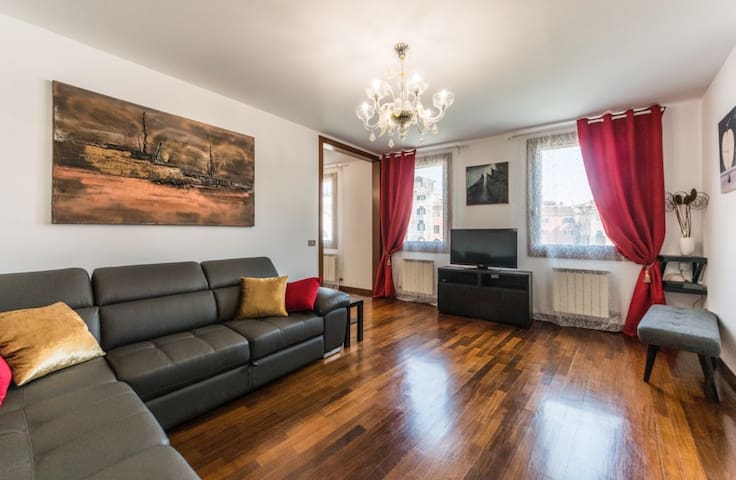 Rialto apartment with Canal Grande view