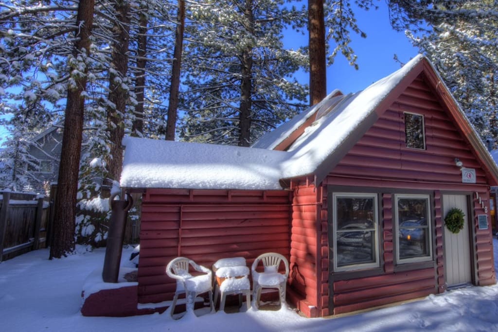 Walk from Bijou Pines quaint neighborhood to restaurants, the lake and shopping.
