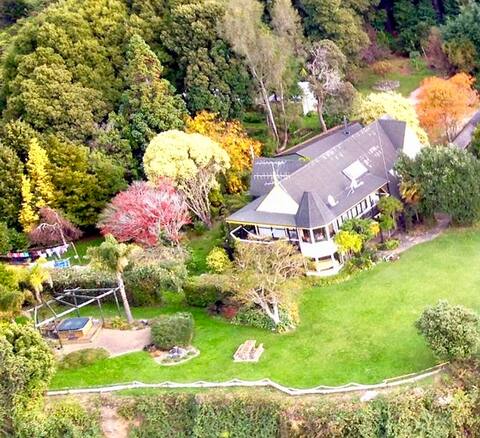 The Lodge, Golden Bay Lodge and Organic Gardens