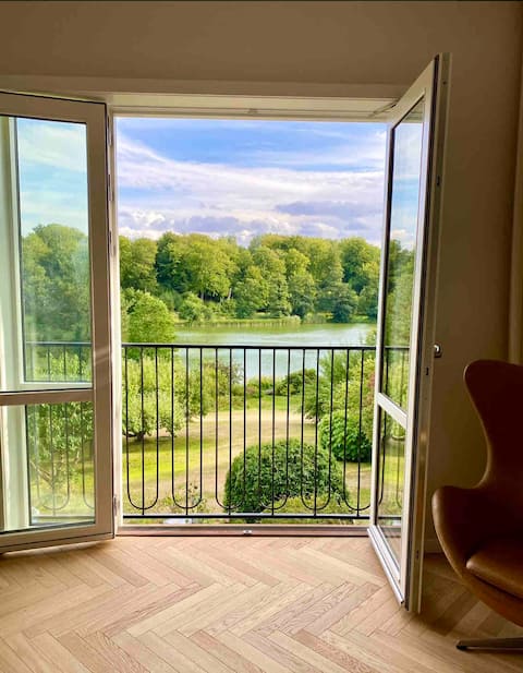 Successful Airbnb property: 330 kvm private house directly to Søllerød Sø in Rudersdal