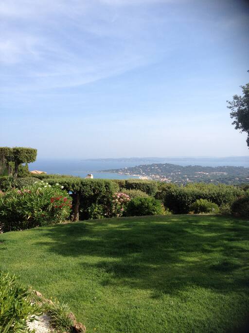 Splendide vue mer sur le golfe de St Tropez et la plage de la Nartelle