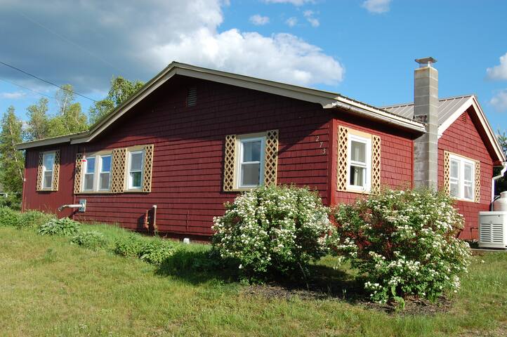 Red Retreat Near Santas Village W 6 Per Jacuzzi Cottages For