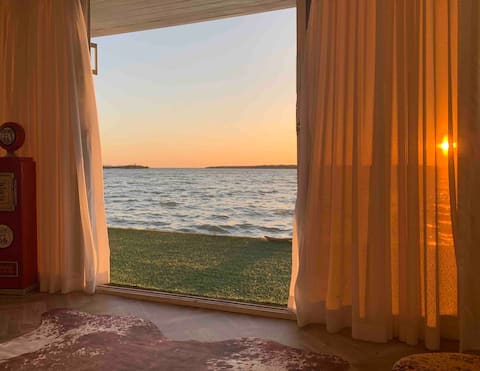 HouseBoat on the Sea. Views  Book 3 Stay 4 days