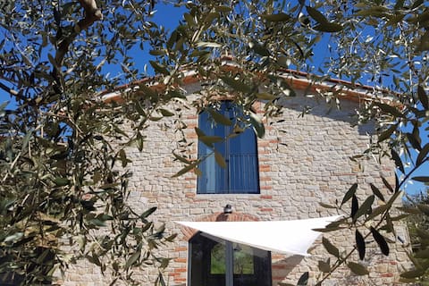 An old panoramic barn in the Tuscan countryside