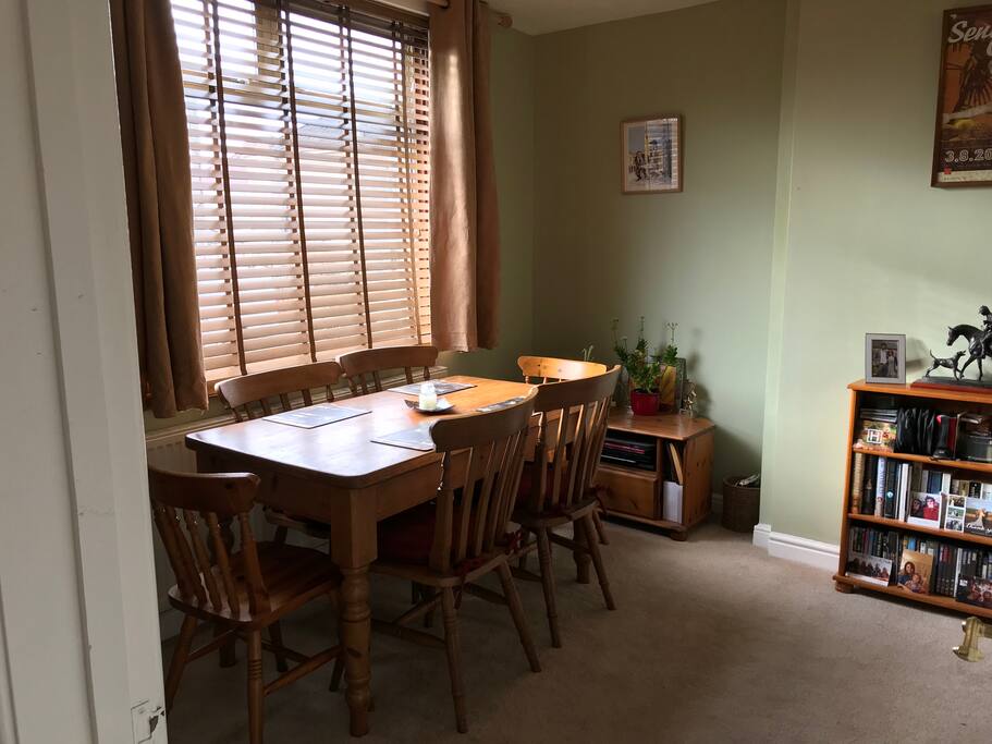 Lounge/dining room