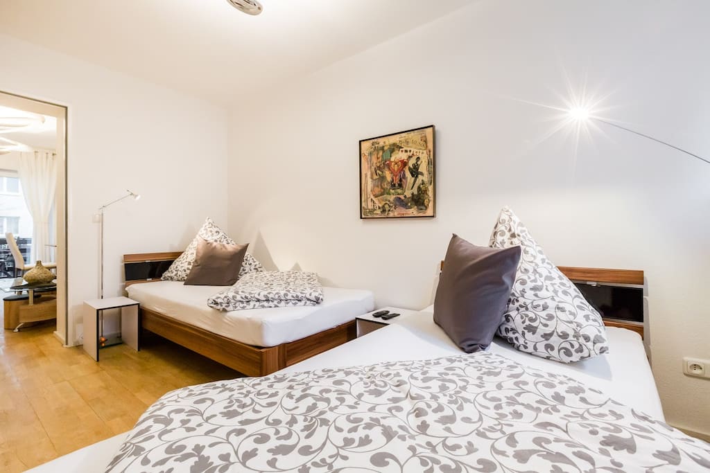 Schlafzimmer 1