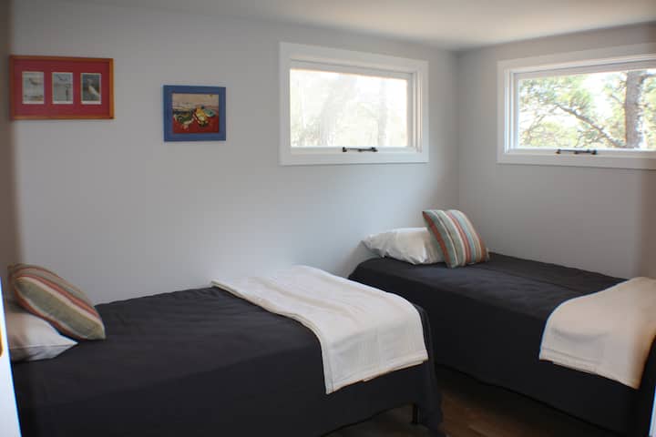 Spavaća soba 2 s 2 bračna kreveta (može se i spojiti