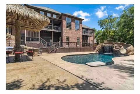 Luxurious Bentonville Home-New Remodel-Oasis Pool!
