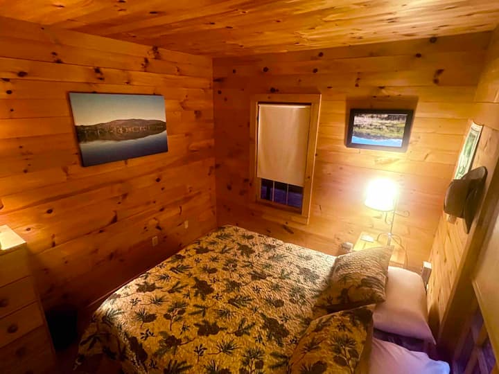 Კიდევ ერთი ხედი მყუდრო და წყნარ საძინებელზე. 