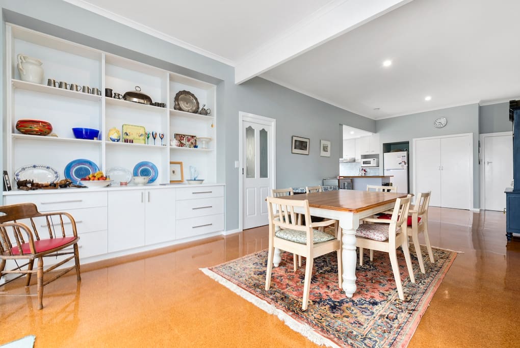 Kitchen and dinning room.