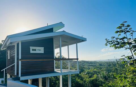 San Ignacio Guesthouse w/AC, WiFi, Cable & Views