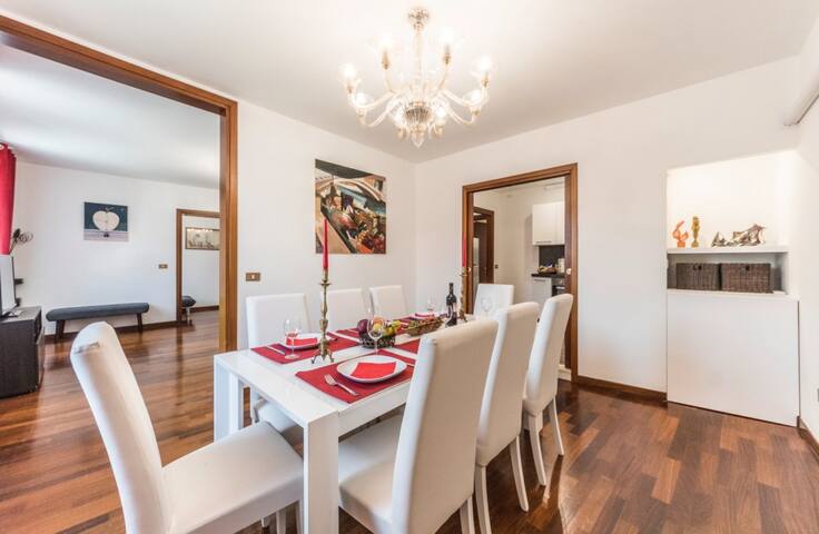 Rialto apartment with Canal Grande view gallery image 2