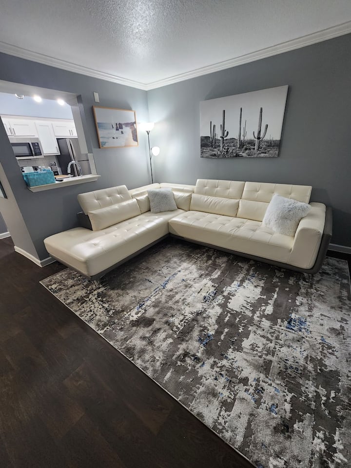 B4 1BR King Suite with Private Patio Apartments for Rent