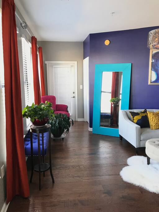 Common Area: Living Room Facing I-20