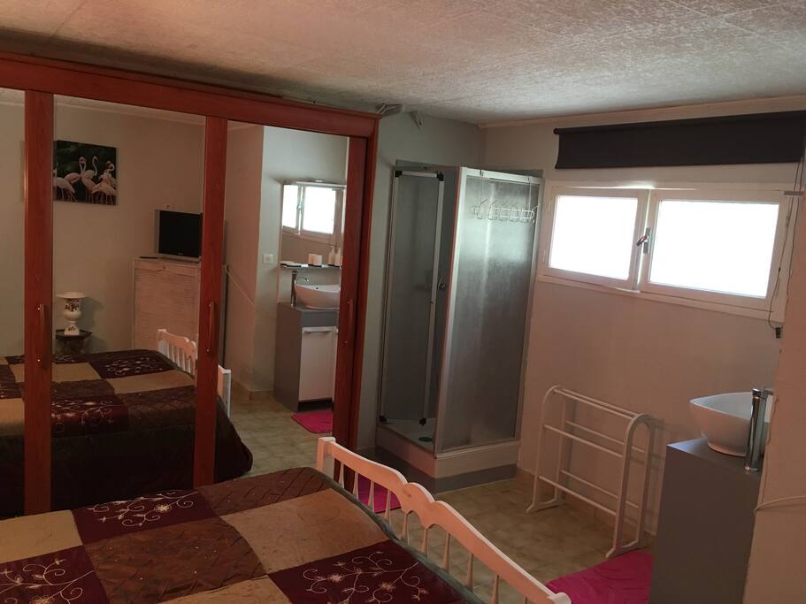 Chambre et salle de bain