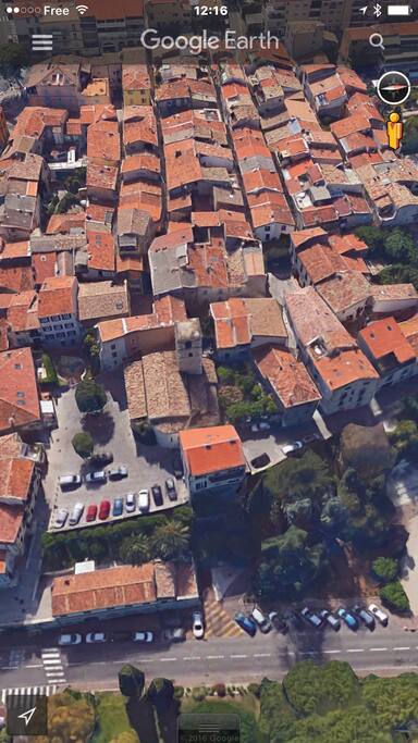 Le vieux village...Place Castillon... Vous êtes arrivés !!!