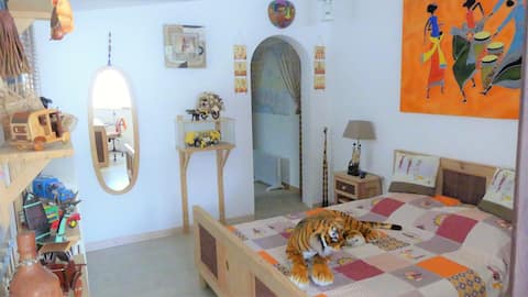 Annonce Airbnb populaire: Invitation to travel à La Rochelle