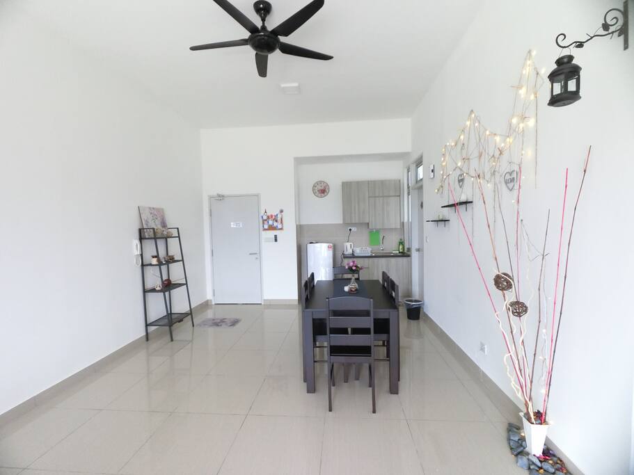 Dining & kitchen area