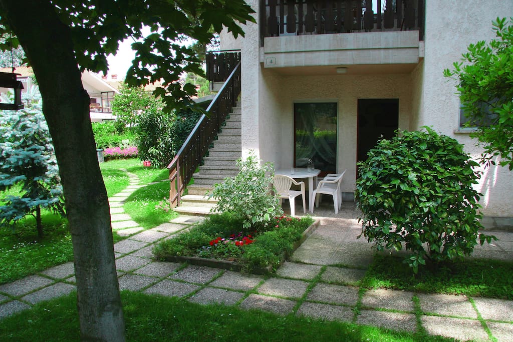 appartamento C - ingresso e giardino