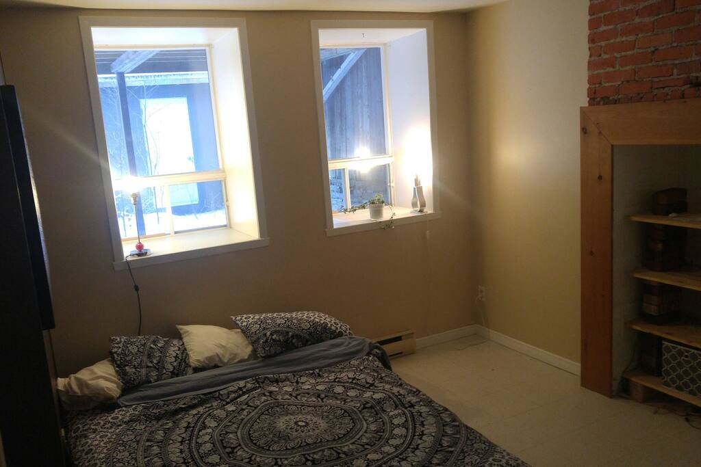 Chambre avec lit queen