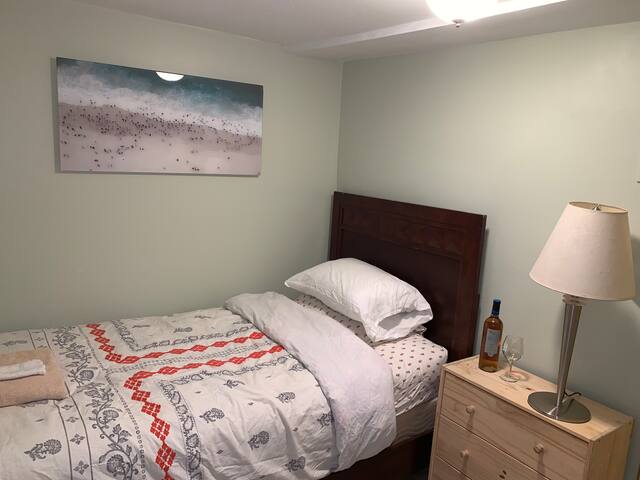 Cozy and affordable room.