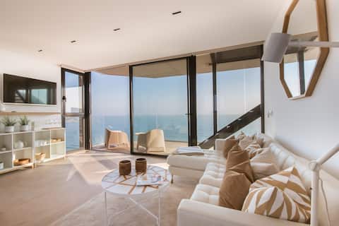 Anuncio de Airbnb popular: Modern seafront jacuzzi Blue Sky en Alacant / Alicante