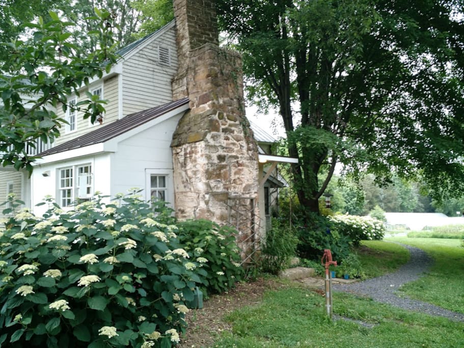 Original kitchen dates back to 1747.