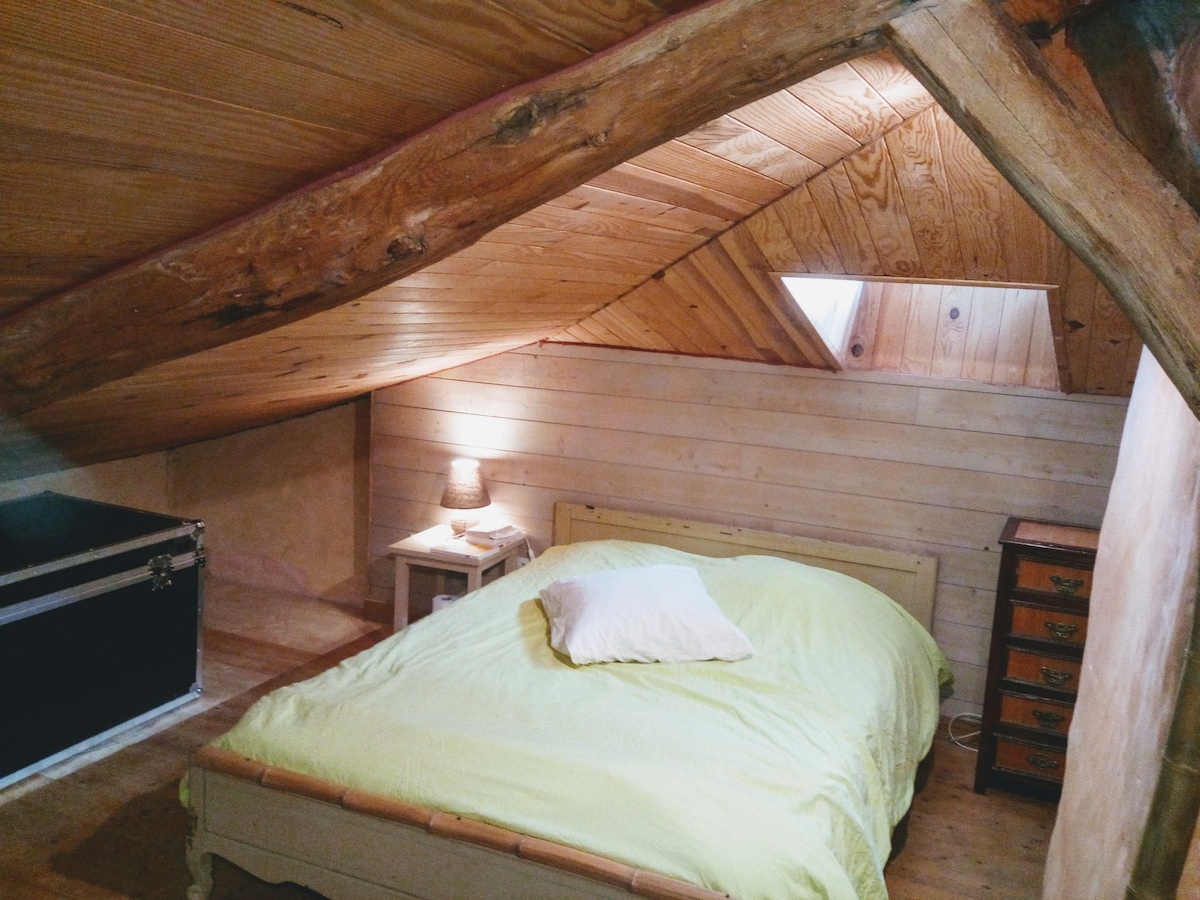 Habitación Casa piso (5 camas): 2 camas de matrimonio, 1 cama individual