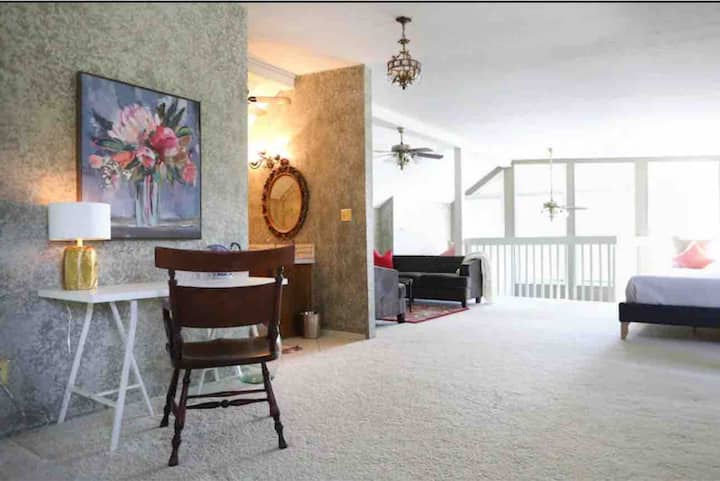 Upstairs Master bedroom king size bed with two twin beds