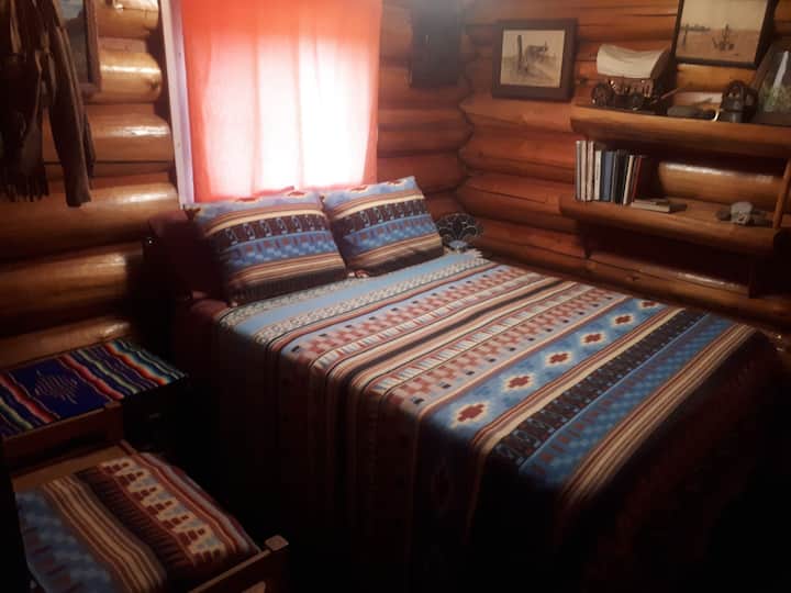 Lit double dans la chambre 2