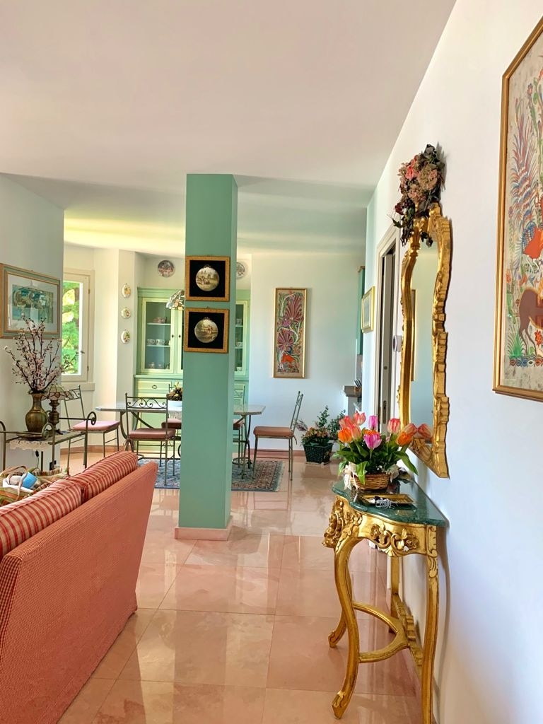 Popular Airbnb listing: The bow window on Lake Maggiore in Baveno