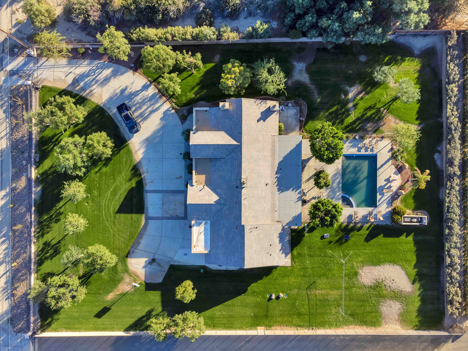 Specials! Heated pool+spa|Game room|Sports courts