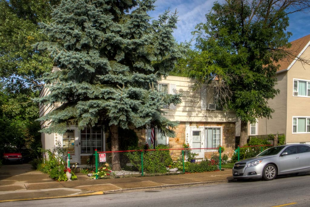 Cozy Townhouse with available off-street parking.